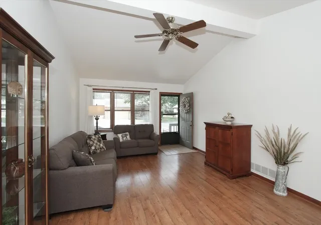 3rd image of 1985 Sandy Creek Dr #1985, Elgin, IL 60123 | MLS# 12705622