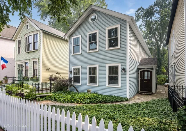 Single family home for sale at 333 W Menomonee St, Chicago, IL 60614 | MLS# 12705653