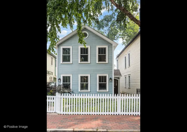 Photo 1 of Single family home for sale at 333 W Menomonee St, Chicago, IL 60614 | MLS# 12705653 | Listing updated on 2026-09-29