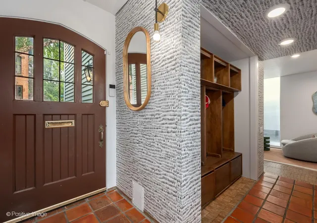 Photo 2 of Single family home for sale at 333 W Menomonee St, Chicago, IL 60614 | MLS# 12705653 | Listing updated on 2026-09-29