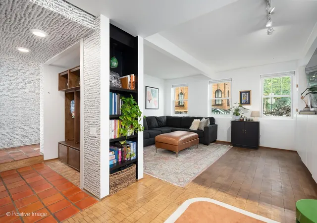 Photo 3 of Single family home for sale at 333 W Menomonee St, Chicago, IL 60614 | MLS# 12705653 | Listing updated on 2026-09-29