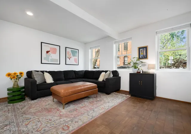 Photo 4 of Single family home for sale at 333 W Menomonee St, Chicago, IL 60614 | MLS# 12705653 | Listing updated on 2026-09-29