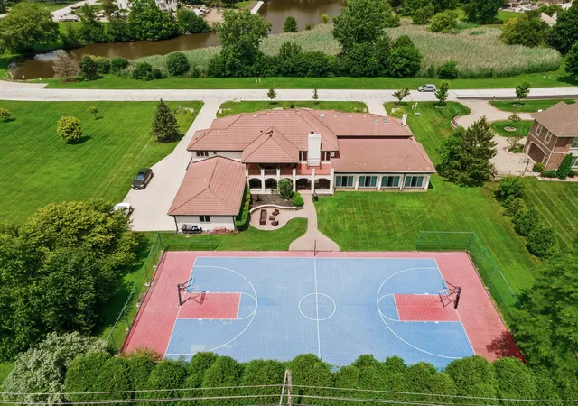 Photo 3 of Mansion for sale at 6 Silo Ridge Rd S, Orland Park, IL 60467 | MLS# 12705673 | Listing updated on 2026-10-04