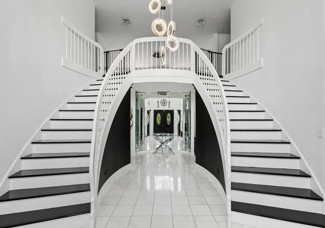 Photo 3 of Single family home for sale at 6 Silo Ridge Rd S, Orland Park, IL 60467 | MLS# 12705673 | Listing updated on 2026-10-04
