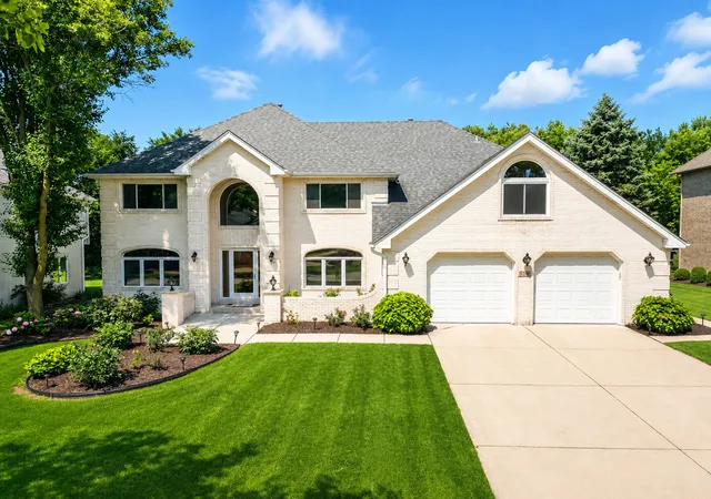 Photo 3 of Mansion for sale at 6722 Sweetbriar Ln, Darien, IL 60561 | MLS# 12705683 | Listing updated on 2026-09-25