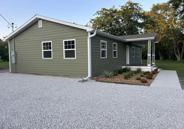Photo 2 of Sale Pending at 422 E 5th Avenue, Rankin, IL 60960 | MLS# 12705706 | Listing updated on 2026-07-31