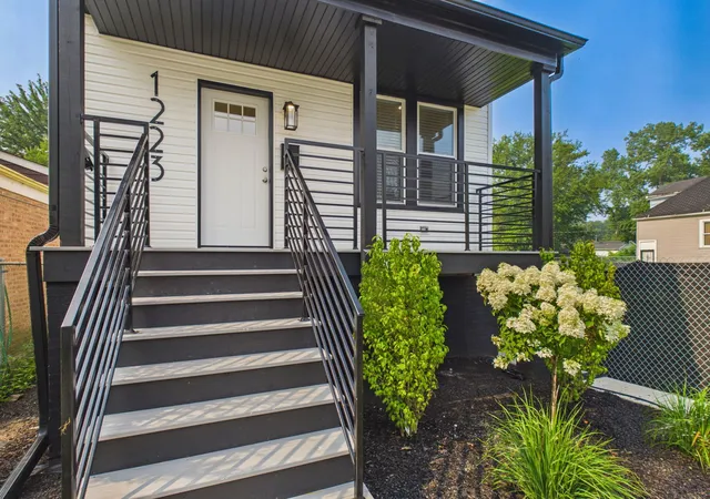 Photo 4 of Single family home for sale at 1223 W 112th Street, Chicago, IL 60643 | MLS# 12705718 | Listing updated on 2026-09-01