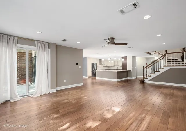 3rd image of 1401 Burr Oak Rd #114B, Hinsdale, IL 60521 | MLS# 12705728