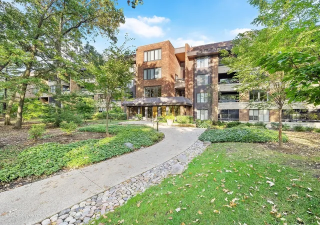 2nd image of 1401 Burr Oak Rd, Hinsdale, IL 60521