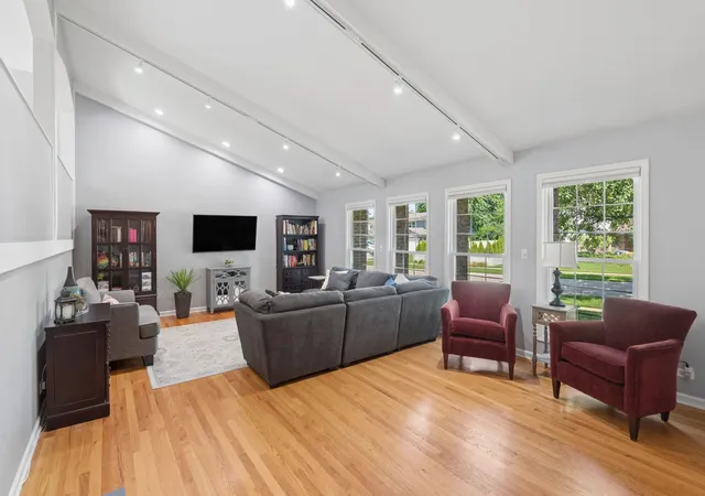 3rd image of 3923 Rutgers Ln, Northbrook, IL 60062 | MLS# 12705731