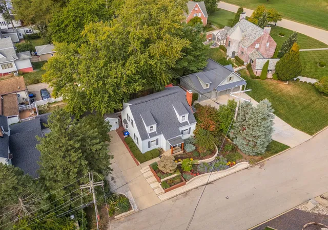 Photo 3 of Single family home for sale at 304 Perrin Ave, Bloomington, IL 61701 | MLS# 12705778 | Listing updated on 2026-09-28