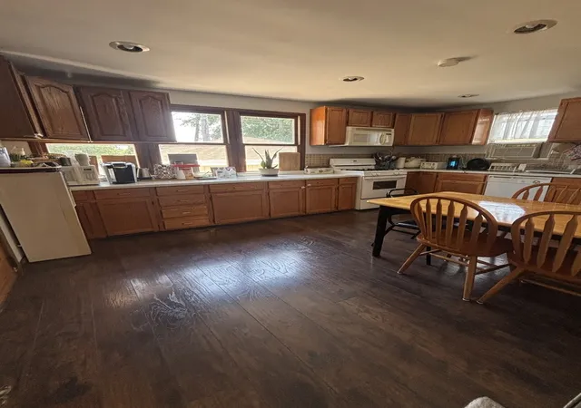 Photo 4 of Single family home for sale at 4825 W Jarlath St, Lincolnwood, IL 60712 | MLS# 12705809 | Listing updated on 2026-08-06