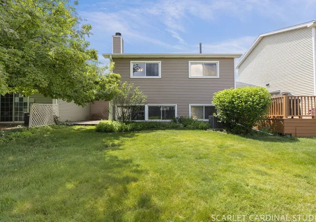 Photo 2 of Townhouse for sale at 376 Thorncliffe Dr, Glendale Heights, IL 60139 | MLS# 12705869 | Listing updated on 2026-09-23