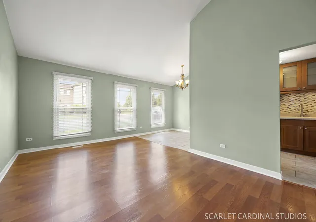 Photo 3 of Townhouse for sale at 376 Thorncliffe Dr, Glendale Heights, IL 60139 | MLS# 12705869 | Listing updated on 2026-09-23