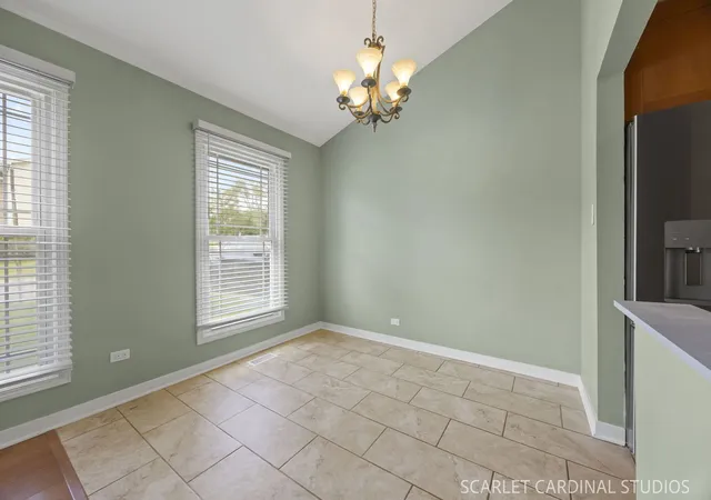 Photo 4 of Townhouse for sale at 376 Thorncliffe Dr, Glendale Heights, IL 60139 | MLS# 12705869 | Listing updated on 2026-09-24