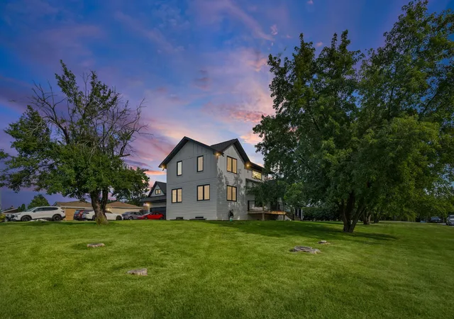 Photo 3 of Single family home for sale at 8501 S 84th Avenue, Hickory Hills, IL 60457 | MLS# 12705898 | Listing updated on 2026-08-25