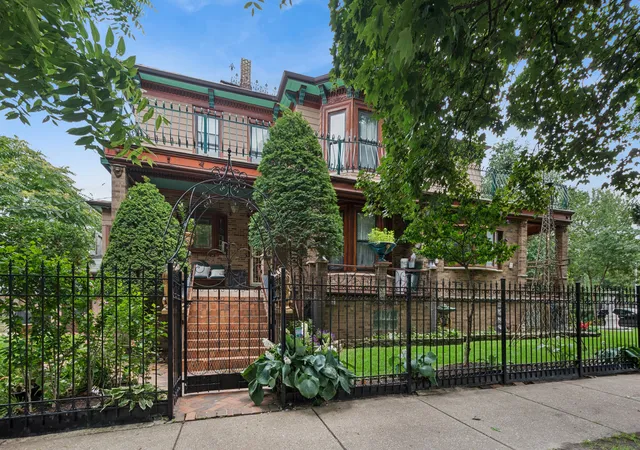 Photo 3 of Sale Pending at 2656 W Logan Blvd, Chicago, IL 60647 | MLS# 12705955 | Listing updated on 2026-07-31