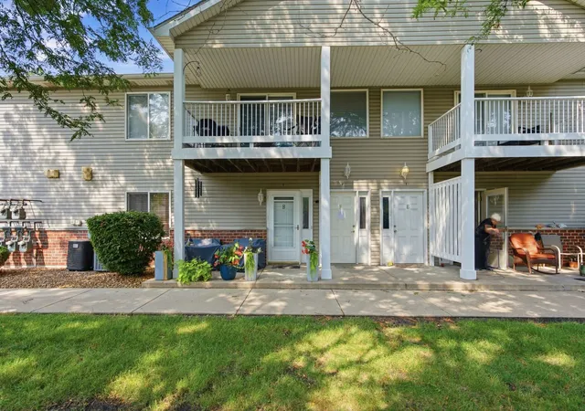 Photo 2 of Condo for sale at 1361 Rock Run Dr #F, Crest Hill, IL 60403 | MLS# 12705975 | Listing updated on 2026-09-22