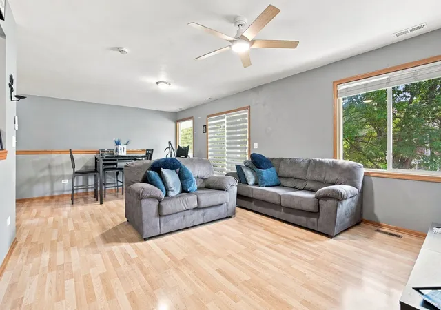 Listing Photo 4 - Condo for sale in building located at 1361 Rock Run Dr, Crest Hill, IL 60403 - Unit #F