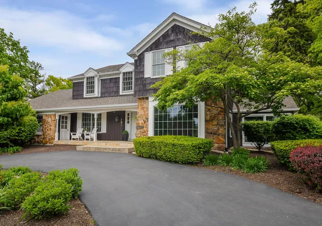 Photo 2 of Sale Pending at 707 Gary Ct, Wheaton, IL 60187 | MLS# 12705979 | Listing updated on 2026-09-14