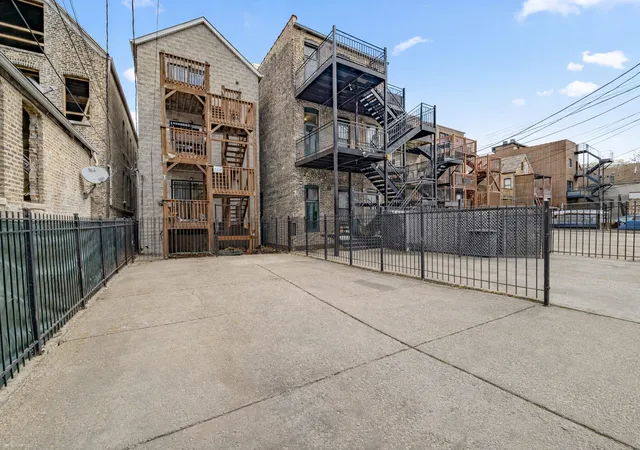 2nd image of 1436 N Bosworth Ave, Chicago, IL 60642