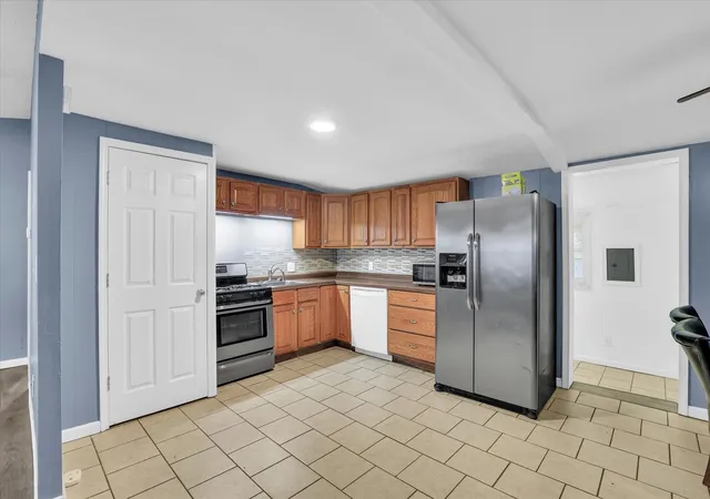 Photo 2 of Single family home for sale at 1003 S Pleasantview, Tuscola, IL 61953 | MLS# 12706073 | Listing updated on 2026-09-01
