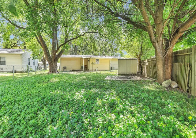 Photo 4 of Single family home for sale at 1003 S Pleasantview, Tuscola, IL 61953 | MLS# 12706073 | Listing updated on 2026-09-01