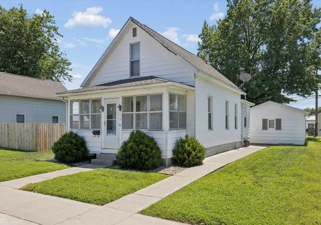 2nd image of 714 19th Ave, Fulton, IL 61252 | MLS# 12706110