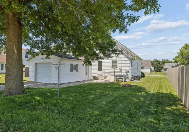 Photo 3 of Sale Pending at 714 19th Avenue, Fulton, IL 61252 | MLS# 12706110 | Listing updated on 2026-10-02