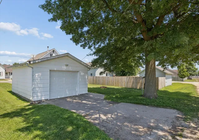 Photo 4 of Sale Pending at 714 19th Avenue, Fulton, IL 61252 | MLS# 12706110 | Listing updated on 2026-10-02