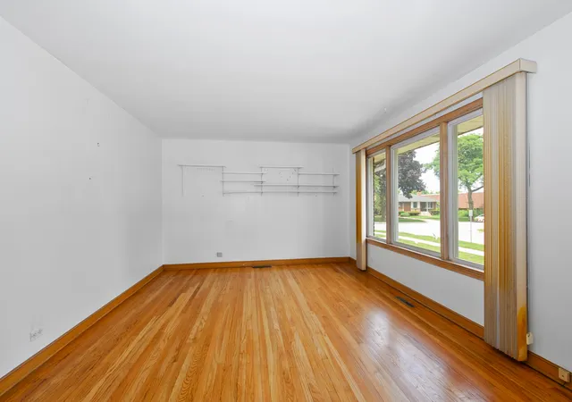 Photo 3 of Single family home for sale at 1606 Kensington Ave, Westchester, IL 60154 | MLS# 12706154 | Listing updated on 2026-10-04
