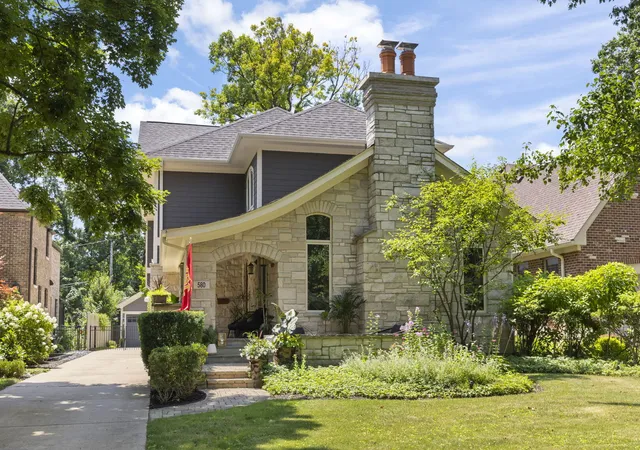 Photo 1 of Single family home for sale at 580 Lee St, Glen Ellyn, IL 60137 | MLS# 12706251 | Listing updated on 2026-09-17