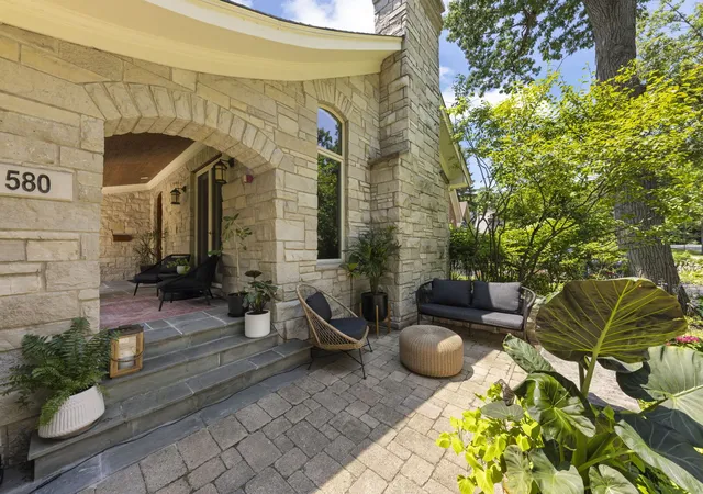 Photo 2 of Single family home for sale at 580 Lee St, Glen Ellyn, IL 60137 | MLS# 12706251 | Listing updated on 2026-09-17