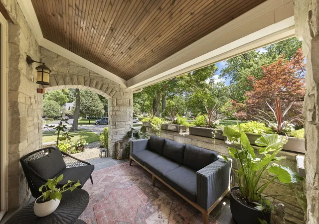 Photo 3 of Single family home for sale at 580 Lee St, Glen Ellyn, IL 60137 | MLS# 12706251 | Listing updated on 2026-09-17