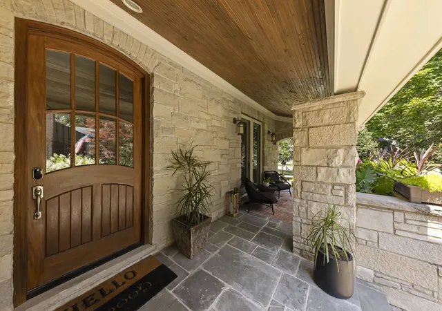 Photo 4 of Single family home for sale at 580 Lee St, Glen Ellyn, IL 60137 | MLS# 12706251 | Listing updated on 2026-09-17