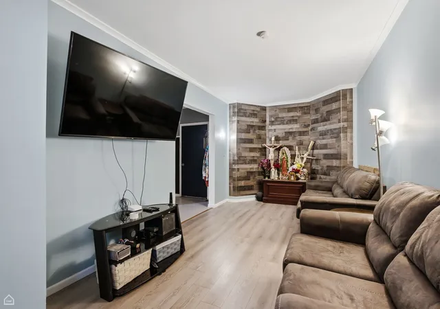 Photo 4 of Single family home for sale at 4440 N Kasson Ave, Chicago, IL 60630 | MLS# 12706256 | Listing updated on 2026-08-11
