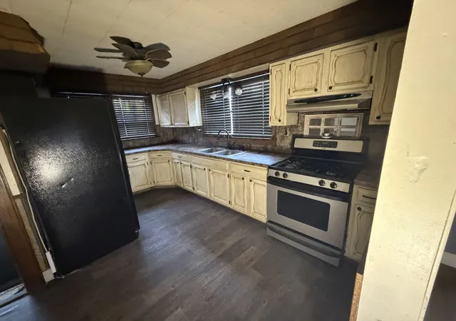 Photo 2 of Single family home for sale at 140 S 4th Street, Albion, IL 62806 | MLS# 12706292 | Listing updated on 2026-07-21
