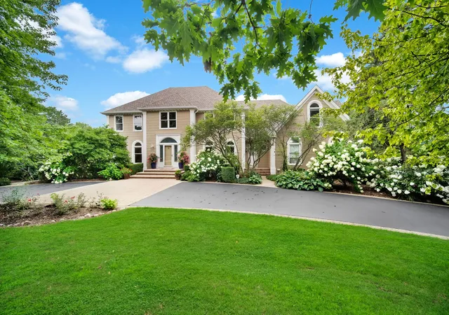 1st image of 8 Lakeside Dr, South Barrington, IL 60010 | MLS# 12706322