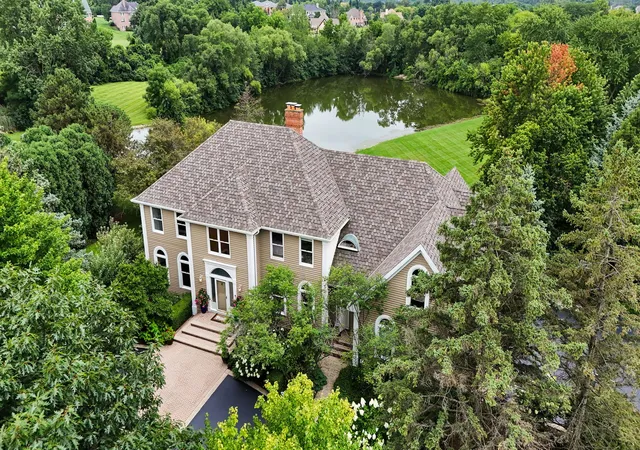 2nd image of 8 Lakeside Dr, South Barrington, IL 60010 | MLS# 12706322
