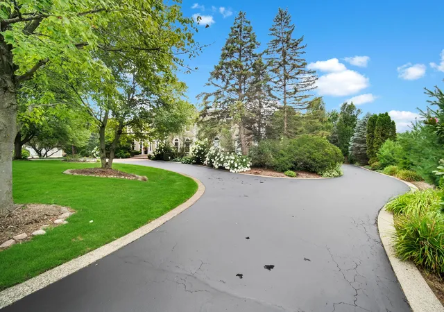 3rd image of 8 Lakeside Dr, South Barrington, IL 60010 | MLS# 12706322