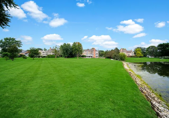 5th image of 8 Lakeside Dr, South Barrington, IL 60010 | MLS# 12706322