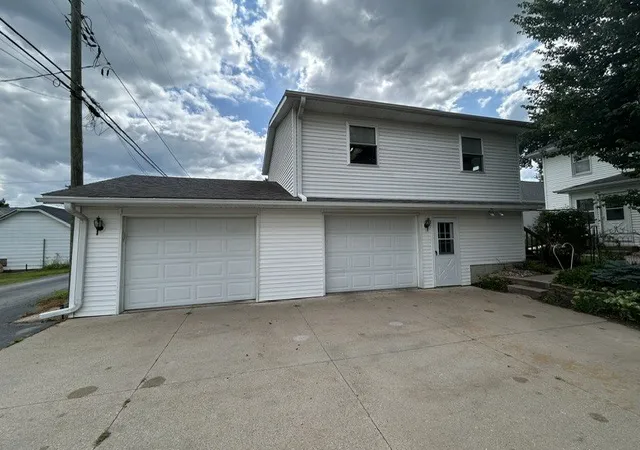 Photo 4 of Single family home for sale at 1125 15th Avenue, Fulton, IL 61252 | MLS# 12706351 | Listing updated on 2026-10-05