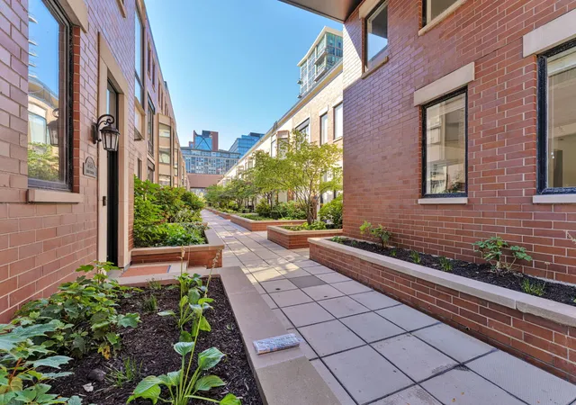 Photo 3 of Townhouse for sale at 310 N Des Plaines St #A, Chicago, IL 60661 | MLS# 12706413 | Listing updated on 2026-10-09