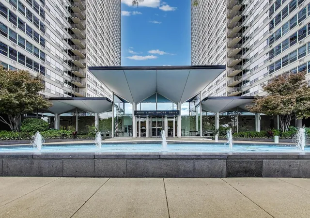 Listing Photo 4 - Condo for sale in building located at 3550 N Lake Shore Dr, Chicago, IL 60657 - Unit #228