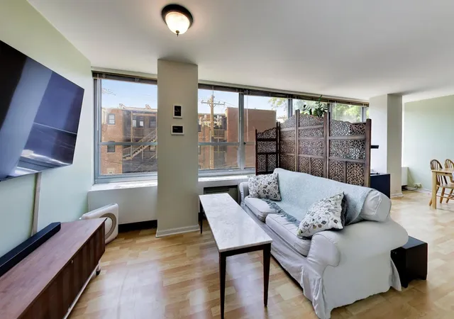 Listing Photo 5 - Condo for sale in building located at 3550 N Lake Shore Dr, Chicago, IL 60657 - Unit #228