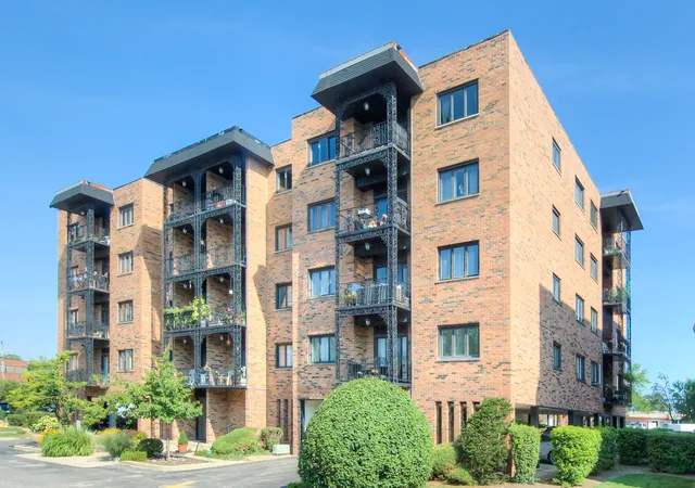 1st image of 9396 Landings Ln #403, Des Plaines, IL 60016 | MLS# 12706428