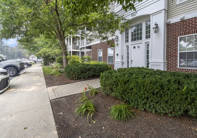 Photo 2 of Condo for sale at 3275 Stratford Ct #2-C, Lake Bluff, IL 60044 | MLS# 12706452 | Listing updated on 2026-09-28