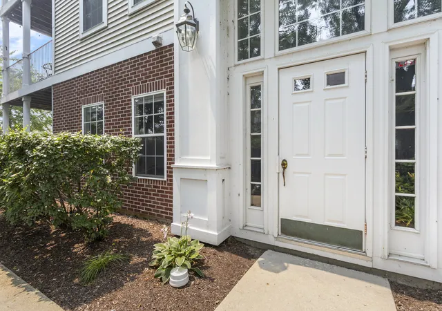 Listing Photo 4 - Condo for sale in building located at 3275 Stratford Ct, Lake Bluff, IL 60044 - Unit #2-C