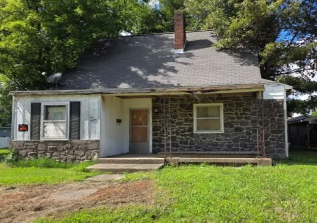 Photo 1 of Sale Pending at 212 W Mchaney St, Harrisburg, IL 62946 | MLS# 12706455 | Listing updated on 2026-09-04