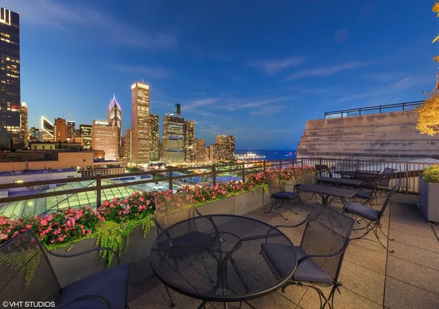 2nd image of 310 S Michigan Ave, Chicago, IL 60604
